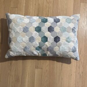 Hexagon Pattern Throw Pillow